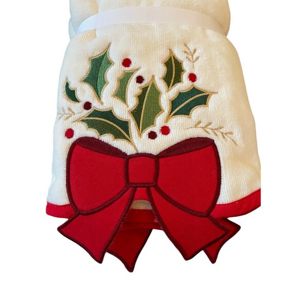 Wellesley Manor Christmas Decorative Bath Towel Embroidered Holly Red Bow New - Picture 13 of 16
